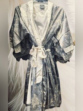 Dreams De Magique Silvery Grey Blue & with Cream & Lace Trim Satin Kimono Robe